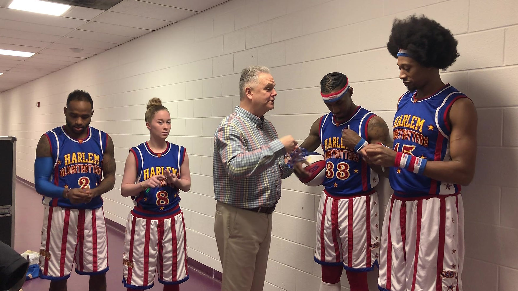 Thumbs Up with the Globetortters 